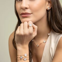 Colar Dourado com Pingentes de  Madreperola e Zircornias Incolores - CO01040014DOMP